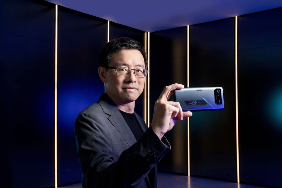 S.y. Hsu Presents the Rog Phone 6 D R